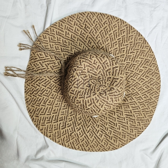 Cappelli Straworld Breona Straw Two Tone Hat Braided Straw and Shell Detail - Picture 5 of 7